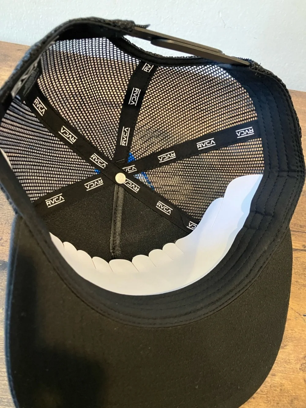 Rvca snap back cap - Picture 6 of 8